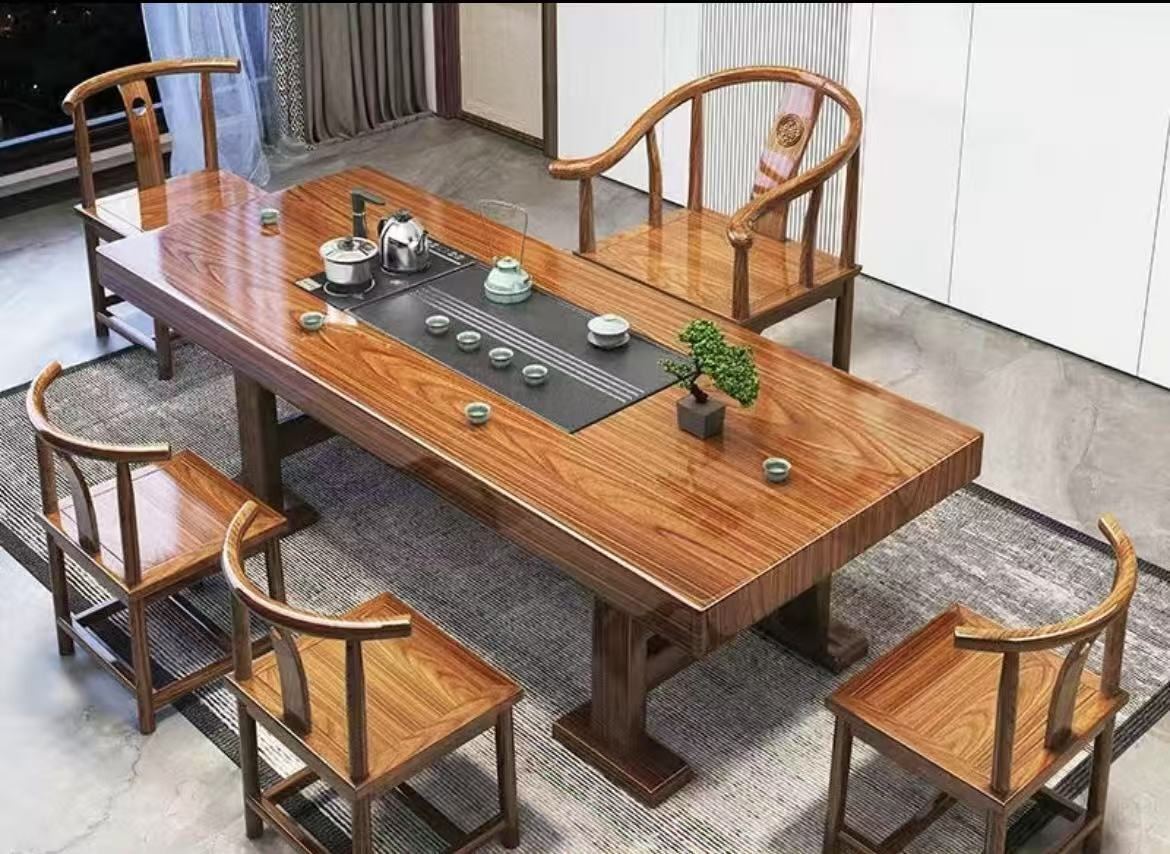 二楼茶室的木茶桌